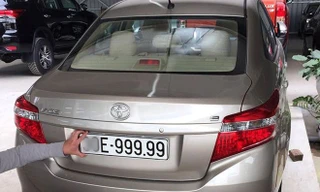 Ðề án thí điểm cấp biển số xe ô tô thông qua đấu giá (đấu giá biển số xe đẹp). Trong ảnh một biển số ngũ quý 9 Ảnh: Anh Tuấn