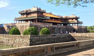 Ðức hỗ trợ phục hồi bình phong, non bộ, cổng điện Ðại nội Huế