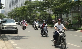 Hà Nội hôm nay có nhiệt độ cao nhất phổ biến 35-37 độ. Chỉ số tia UV ở Hà Nội và Đà Nẵng hôm nay có giá trị từ 7-9, ứng với mức gây hại cao và rất cao với cơ thể con người khi tiếp xúc trực tiếp dưới nắng.