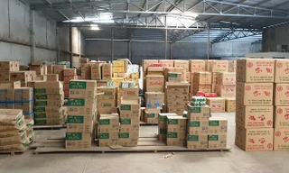 Một góc kho hàng của nhà phân phối V.H với nhiều loại sản phẩm nhái thương hiệu