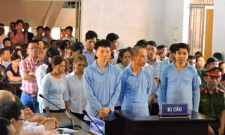 Các bị cáo trước tòa ( từ trái qua: Chu Ngọc Hải, Ngô Quốc Vinh, Tô Đắc Hải)