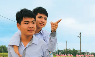 Đôi bạn 28 điểm 10 năm cõng nhau đến trường: Ước mơ còn ở phía trước