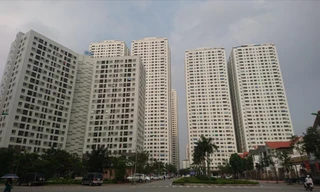 Hàng loạt chung cư cao tầng ở Linh Đàm (Hoàng Mai, Hà Nội) cao trên 100m nhưng không hề có không gian lánh nạn theo Tiêu chuẩn Quốc gia về nhà ở Ảnh: Như Ý