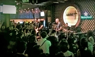 Thành phố những 'ai nghèo cũng có cây đàn ghi ta'