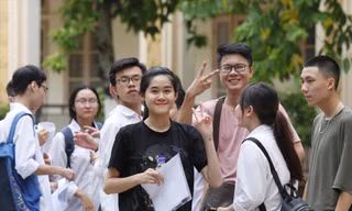 Đề thi THPT quốc gia năm nay nên đưa nội dung, kiến thức học online, truyền hình vào hay không đang có nhiều ý kiến khác nhau 