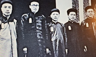 5 vị Thượng thư cuối triều Nguyễn. Từ trái sang, Hồ Đắc Khải, Phạm Quỳnh, Thái Văn Toản (Thượng thư bộ Hộ, bộ Công, bộ Lại sau này theo kháng chiến là Chủ tịch Mặt trận Liên Việt Khu Bốn), Ngô Đình Diệm, Bùi Bằng Đoàn