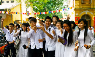 Khi nhà trường, gia đình và xã hội kết hợp chặt chẽ hơn nữa trong giáo dục, có thể bạo lực học đường sẽ giảm. Ảnh minh họa: Hồng Vĩnh