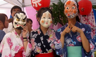 Mua sắm 'tẹt' tại ngày hội đổi đồ cũ