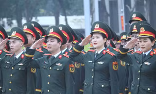 Lần đầu tiên Bộ Quốc phòng xét phong quân hàm thượng úy cho học viên đào tạo trong nước