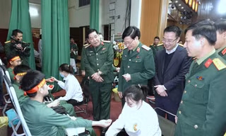 Trung tướng Nguyễn Văn Gấu: Thanh niên Quân đội luôn sẵn sàng hiến máu cứu người