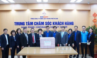 Bí thư T.Ư Đoàn Bùi Quang Huy và đoàn công tác T.Ư Đoàn chúc Tết cán bộ, công nhân viên Điện lực Hà Nội, tối 30 Tết