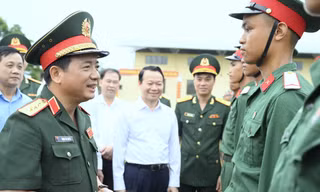 Thượng tướng Trịnh Văn Quyết yêu cầu chiến sĩ mới quyết tâm thực hiện 10 lời thề danh dự 