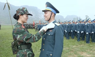 Hai vợ chồng cùng tham gia diễu binh kỷ niệm 50 năm ngày thống nhất đất nước 