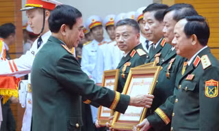 Chủ tịch nước tặng Huân chương cho 34 tướng lĩnh cấp cao của Quân đội 