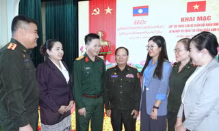 Giúp cán bộ Công đoàn Quân đội Lào nâng cao kỹ năng, nghiệp vụ 