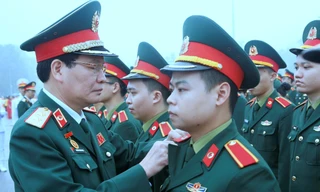 Vinh danh học viên quân y tốt nghiệp loại giỏi tại Quảng trường Ba Đình