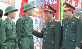 Rộn ràng ngày hội tòng quân, tiếp sức thanh niên Phủ Lý lên đường nhập ngũ 