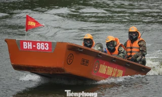 Xuồng trinh sát tham gia diễn tập