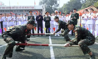 Bí thư T.Ư Đoàn chúc Tết những người lính cận vệ Lăng Bác