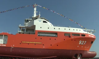 Đại tướng Ngô Xuân Lịch nhấn nút phát lệnh hạ thủy tàu cứu nạn tàu ngầm đa năng 