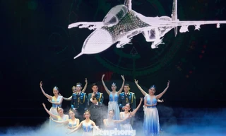 Trình diễn nghệ thuật tại lễ tổng kết. Ảnh: Nguyễn Minh