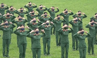 Hàng trăm nam thanh nữ tú Bộ Tư lệnh Thủ đô nhảy 'Ghen cô Vy'