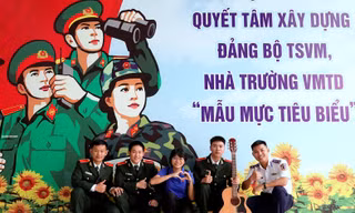 Tuổi trẻ Quân đội và tỉnh Khánh Hòa thi tài văn hóa giao thông 