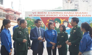 Lãnh đạo T.Ư Đoàn, Bộ Tư lệnh BĐBP trò chuyện với ĐVTN tại lễ phát động cuộc thi, sáng 29/11