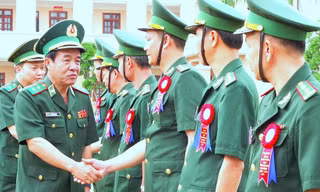 Tư lệnh Bộ đội Biên phòng Lê Đức Thái: Là cán bộ chủ trì càng phải thi đua