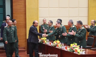 Thủ tướng Nguyễn Xuân Phúc tới thăm Tổng cục II, chiều 21/1