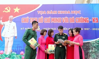 Chủ tịch Hồ Chí Minh với Đá Chông - K9