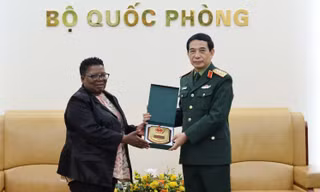 Đại tướng Phan Văn Giang chúc mừng thành tựu công nghiệp quốc phòng của Nam Phi