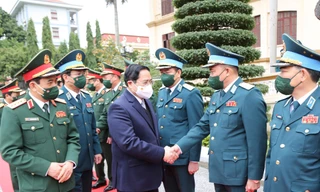 Thủ tướng mong bộ đội Phòng không - Không quân mãi xứng đáng với niềm tin yêu 