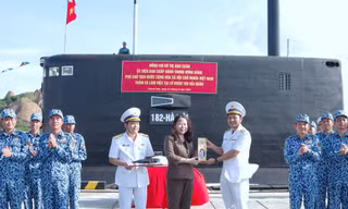 Phó Chủ tịch nước Võ Thị Ánh Xuân tin tưởng bộ đội Hải quân luôn nêu cao truyền thống anh hùng
