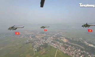 Trực thăng vũ trang tổng duyệt trên bầu trời Điện Biên