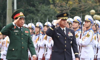 Thượng tướng Phan Văn Giang đón Đại tướng Yamazaki Koji tới Hà Nội dự hội đàm, sáng 2/3