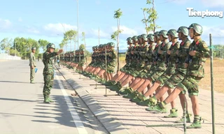 Bộ đội Quân đoàn 34 thao luyện cho cuộc diễu binh đặc biệt