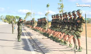Bộ đội Quân đoàn 34 thao luyện cho cuộc diễu binh đặc biệt
