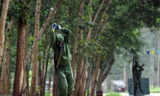 Thành viên Đội tuyển Hóa học luyện tập nội dung vượt vật cản cáp treo để tham dự Army Games 2021 