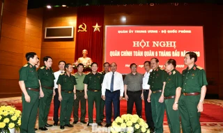 Thủ tướng Nguyễn Xuân Phúc và các đại biểu dự Hội nghị Quân chính toàn quân, sáng 24/6 