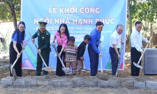 Xây 'nhà hạnh phúc' tặng hai em nhỏ dân tộc Chứt mồ côi 