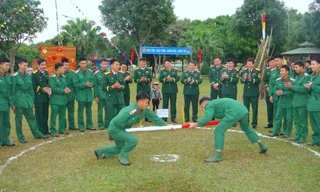 Chiến sĩ ‘chân đồng, vai sắt’ rộn ràng vui xuân mới