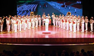 Hùng tráng 'Vang mãi khúc quân hành'