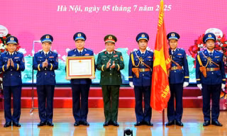 Chủ tịch nước tặng Huân chương cho Cảnh sát biển Việt Nam và Thiếu tướng Vũ Trung Kiên