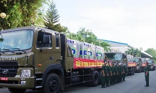 Lữ đoàn 972 (Cục Vận tải, Tổng cục Hậu cần) tiếp nhận, vận chuyển hơn 800 nghìn liều vắc xin về kho Bộ Y tế tại TPHCM, ngày 9/7