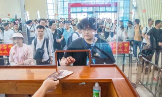 Hơn 37 nghìn lượt khách xuất nhập cảnh qua cửa khẩu Hữu Nghị dịp lễ 30/4 và 1/5