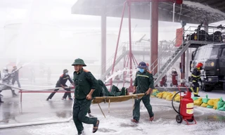 Các lực lượng tham gia diễn tập đang xử lý các tình huống giả định, chiều 18/9