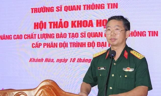 Đại tá Lê Xuân Hùng, Hiệu trưởng Trường Sĩ quan Thông tin chủ trì hội thảo, ngày 10/6
