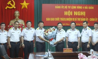 Bàn giao chức trách, nhiệm vụ Bí thư Đảng ủy, Chính ủy Vùng 4 Hải quân