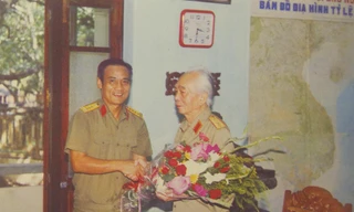 Tháng 8/1996, Đại tá Vũ Bảy, Lữ đoàn trưởng Lữ đoàn 144 (nay đã nghỉ hưu) thay mặt cán bộ, chiến sĩ Lữ đoàn tới chúc mừng sinh nhật Đại tướng Võ Nguyên Giáp